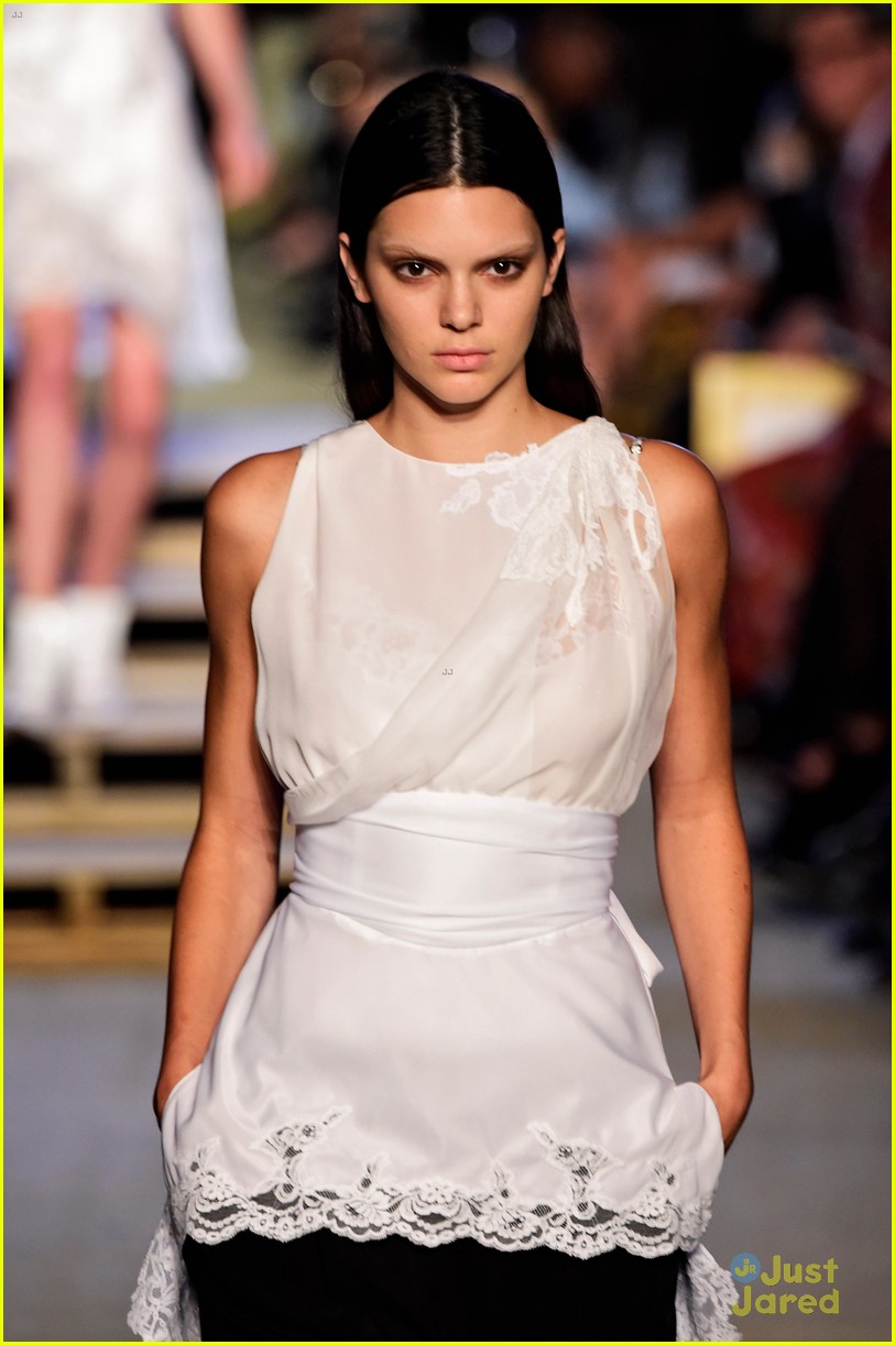 kendall jenner givenchy show 19