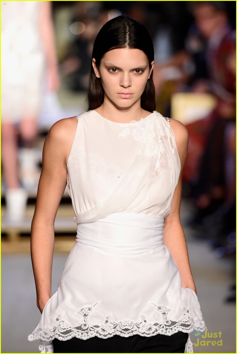 kendall jenner givenchy show 22