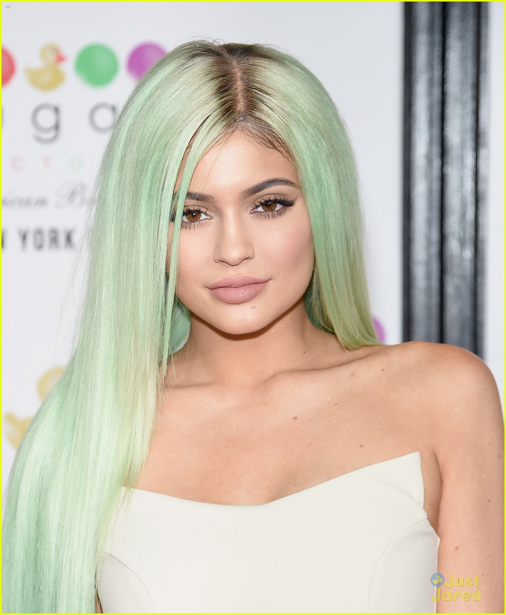 kylie jenner attacked by fan 04