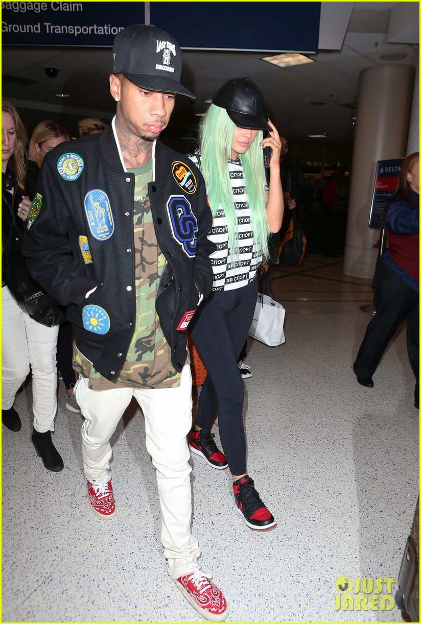kylie jenner tyga arrive back in los angeles 01