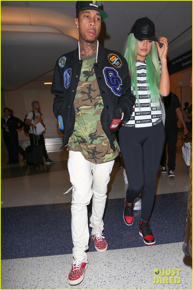 kylie jenner tyga arrive back in los angeles 03