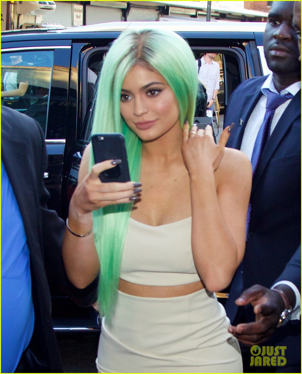 kylie jenner green hair nyc 23