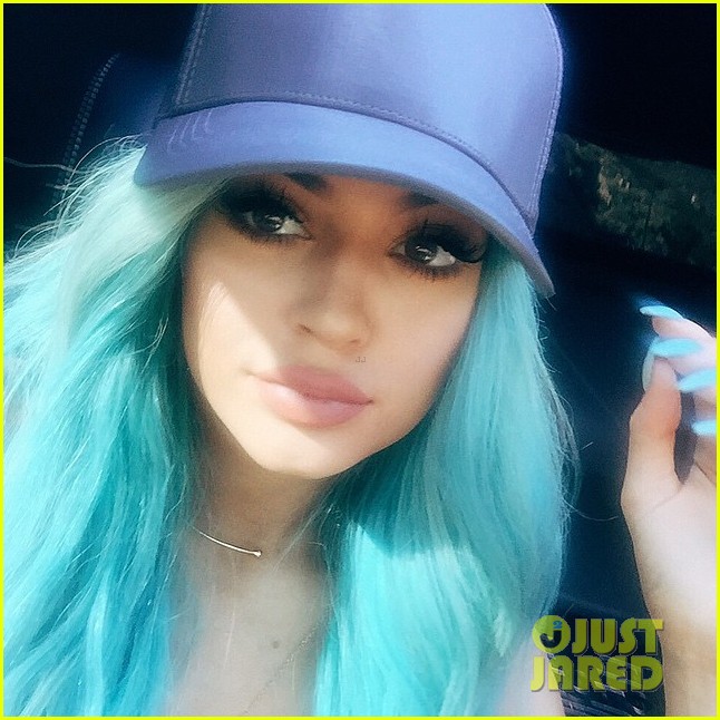 kylie jenner praises surgeon who injects lips 01