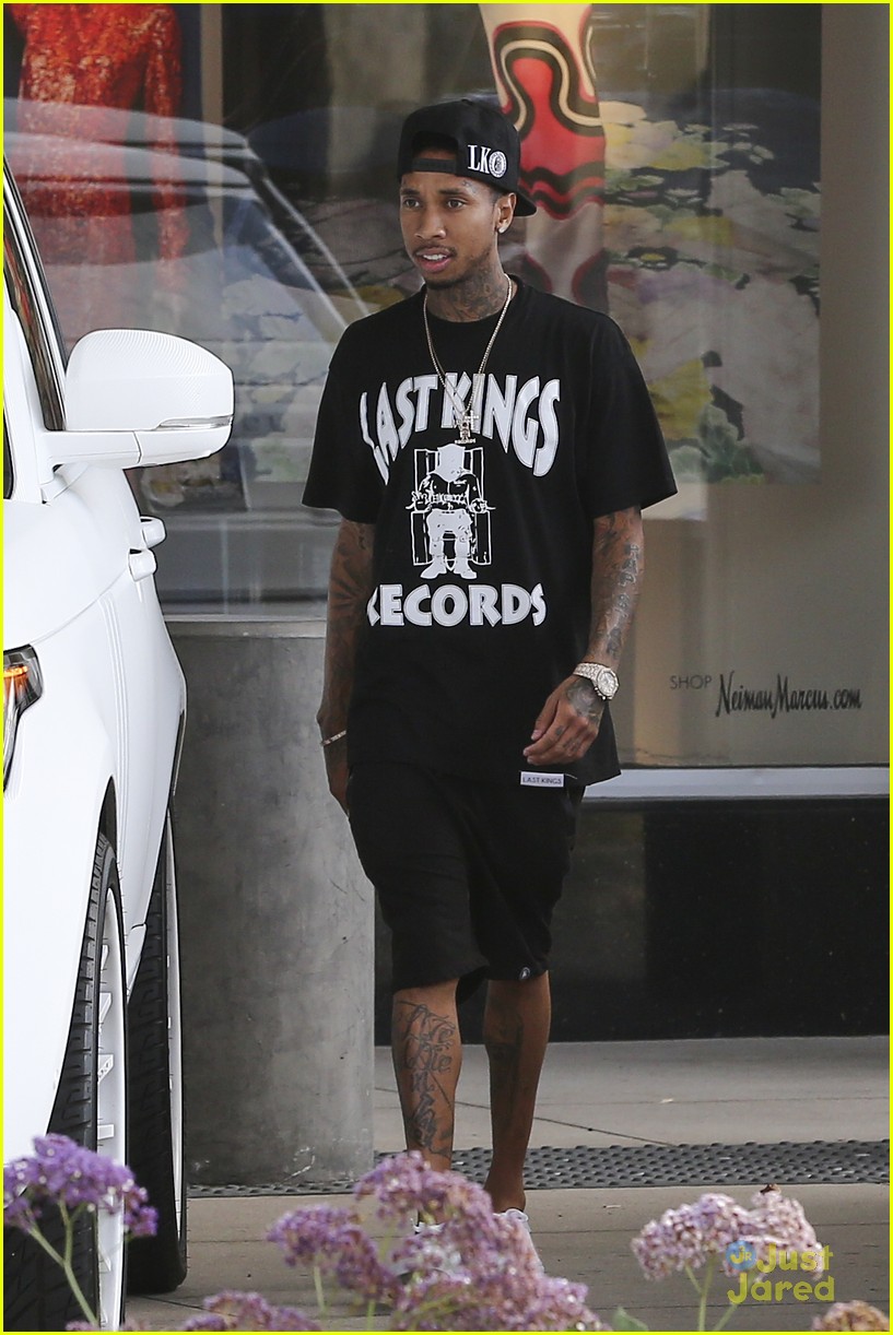 kylie jenner tyga lunch kris corey dinner out 19