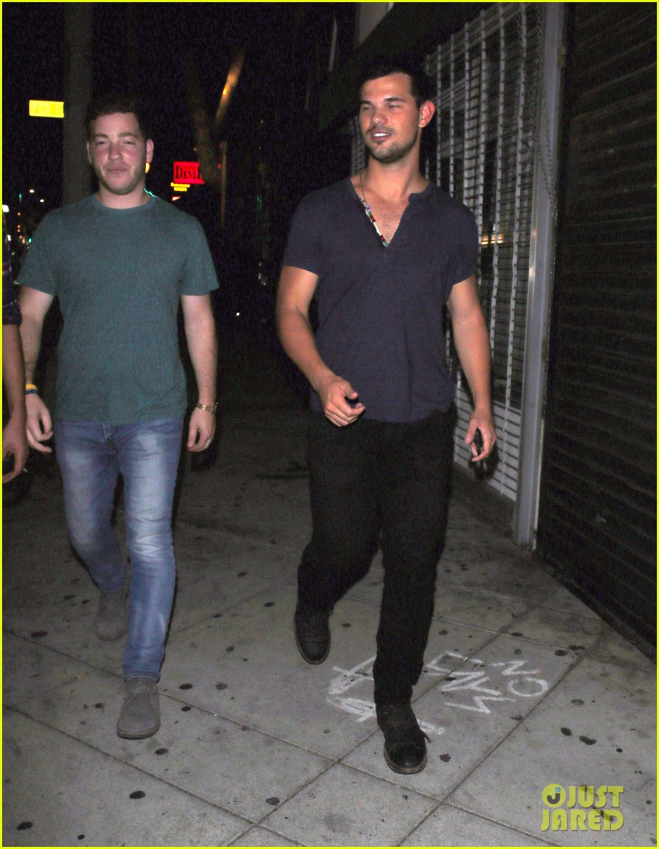 taylor lautner relax time off 02