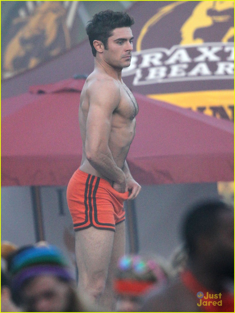 zac efron sticks hand in shorts flaunts eight pack abs 05