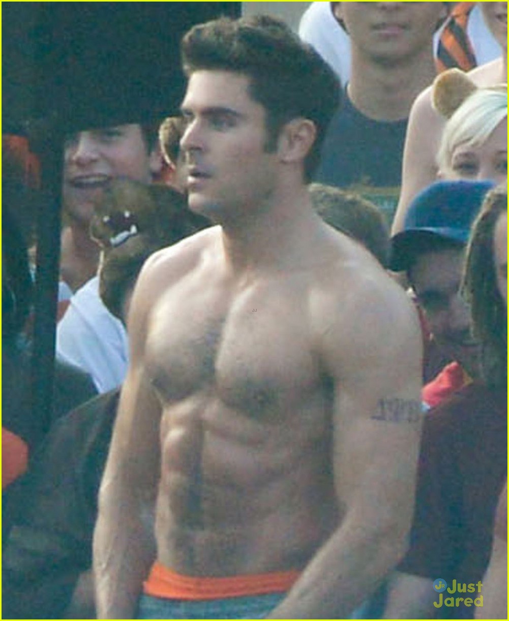 zac efron sticks hand in shorts flaunts eight pack abs 06