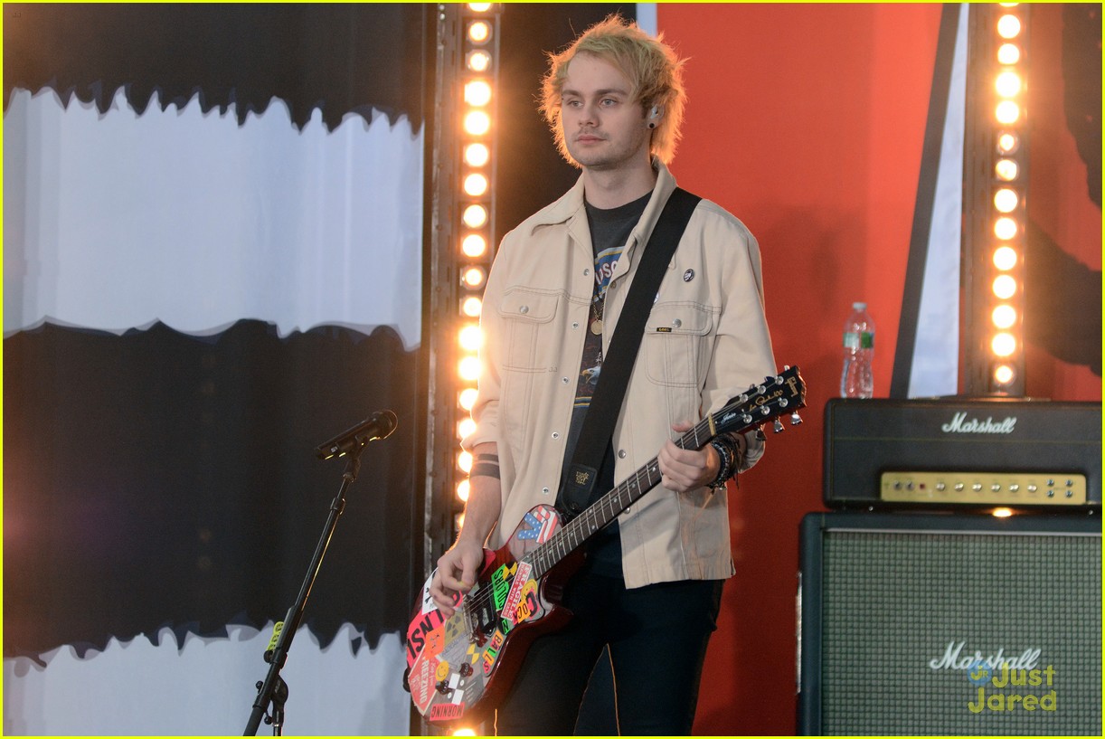 5sos today show fallon performances watch here 43