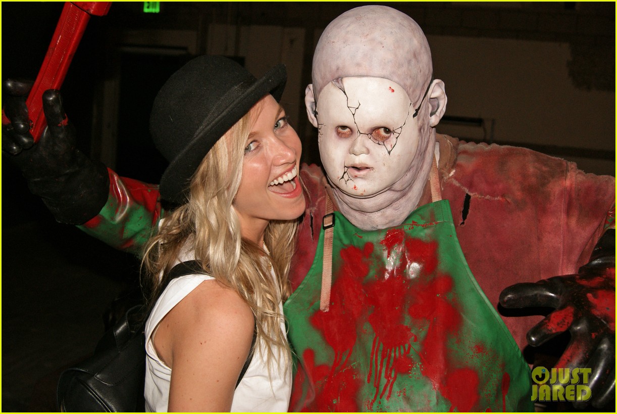 anna kendrick brittany snow immersive haunt experience 13