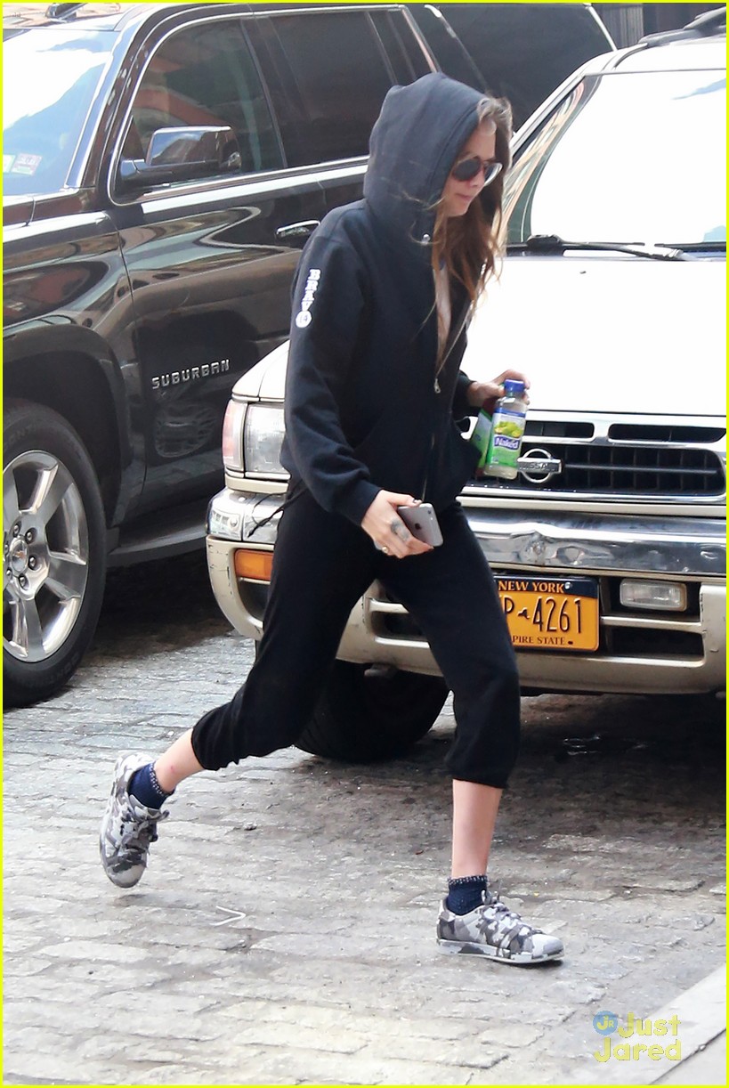 cara delevingne st vincent nyc stroll zany paper towns audition 03