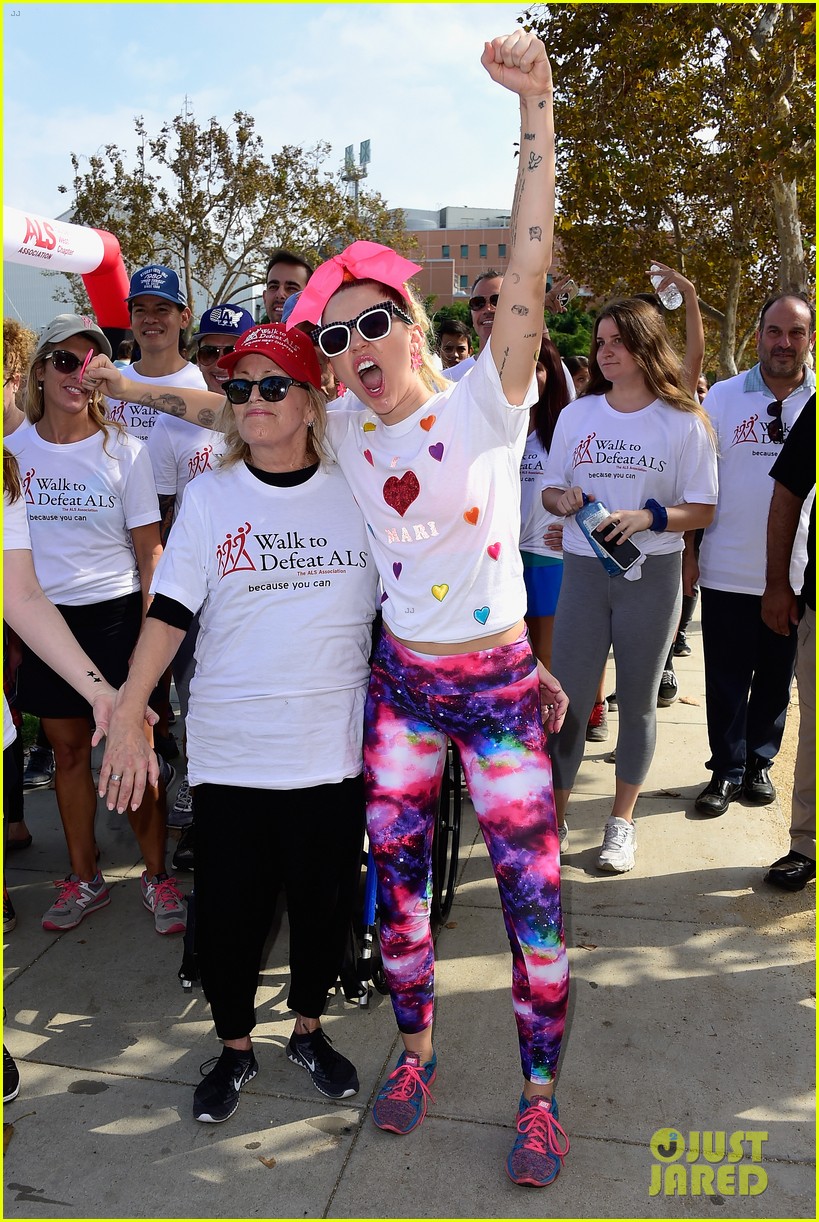 miley cyrus is charitable queen at l a county walk to defeat als 09
