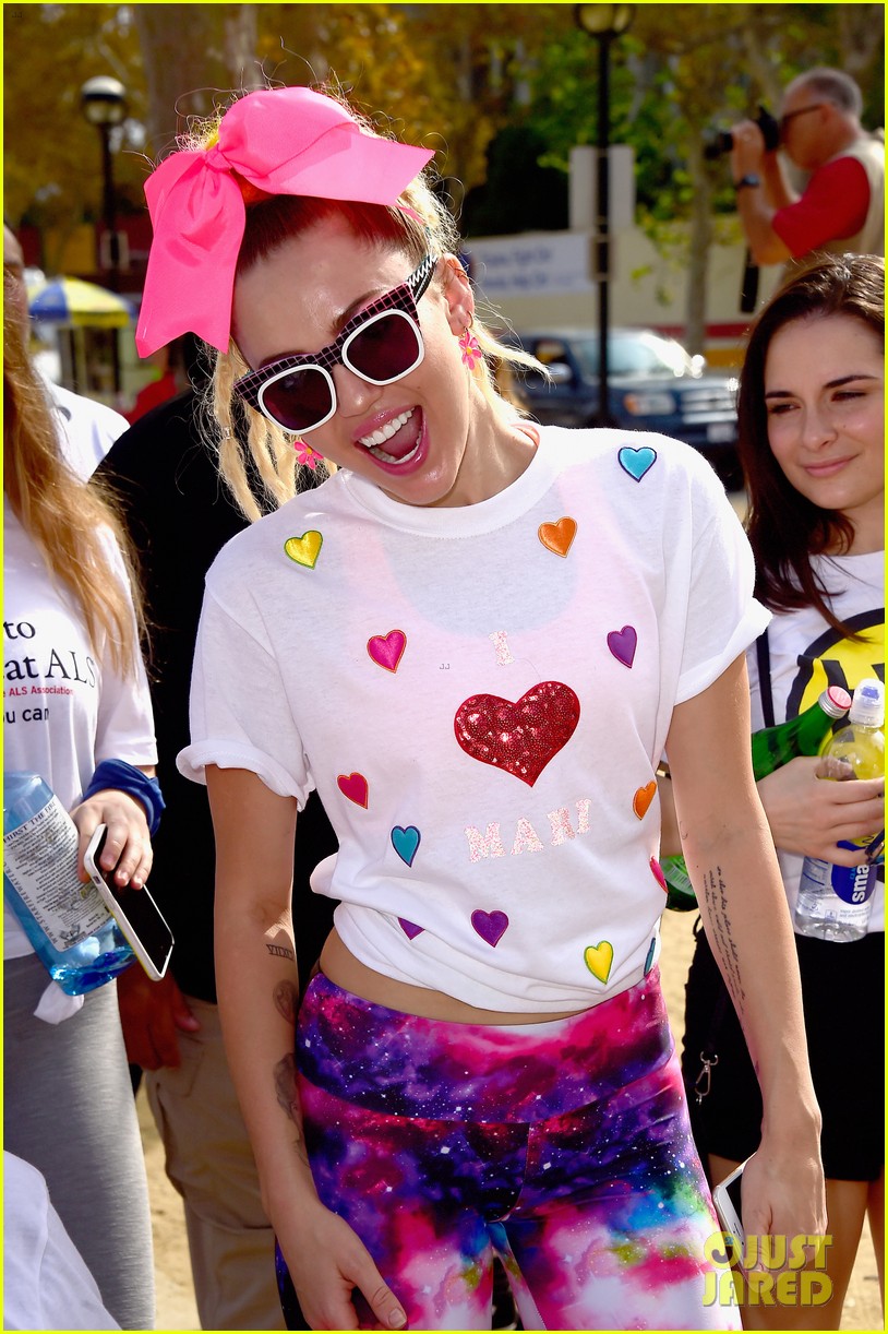 miley cyrus is charitable queen at l a county walk to defeat als 11