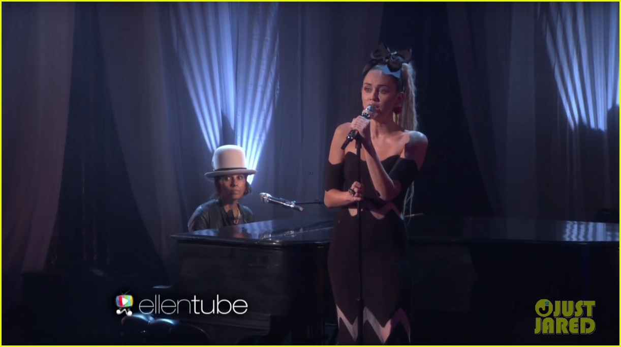 miley cyrus performs freeheld song hands of love live 02