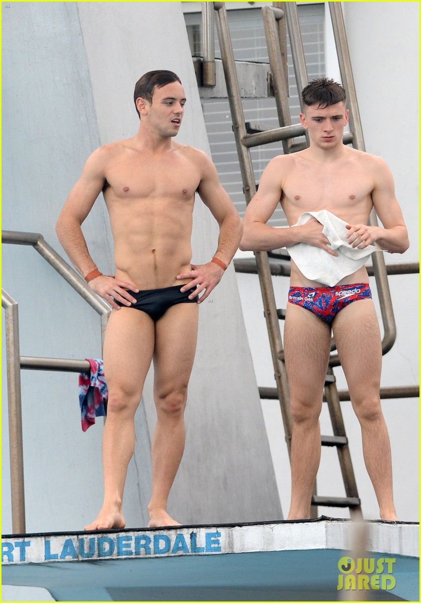 tom daley bares his crazy abs during diving practice 24
