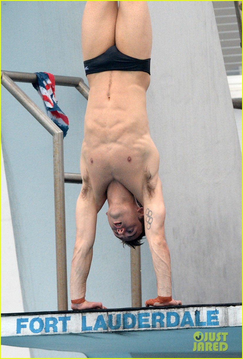 tom daley bares his crazy abs during diving practice 27