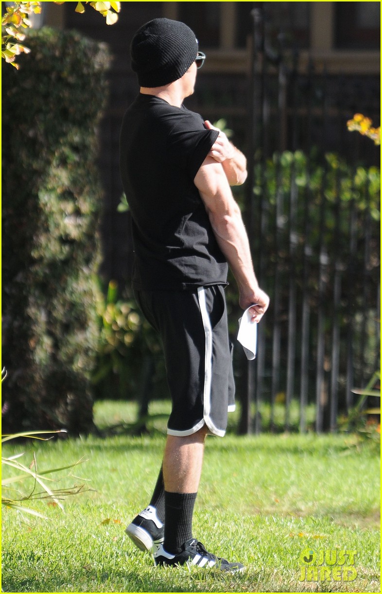 zac efron wears short shorts while filming neighbors 2 28
