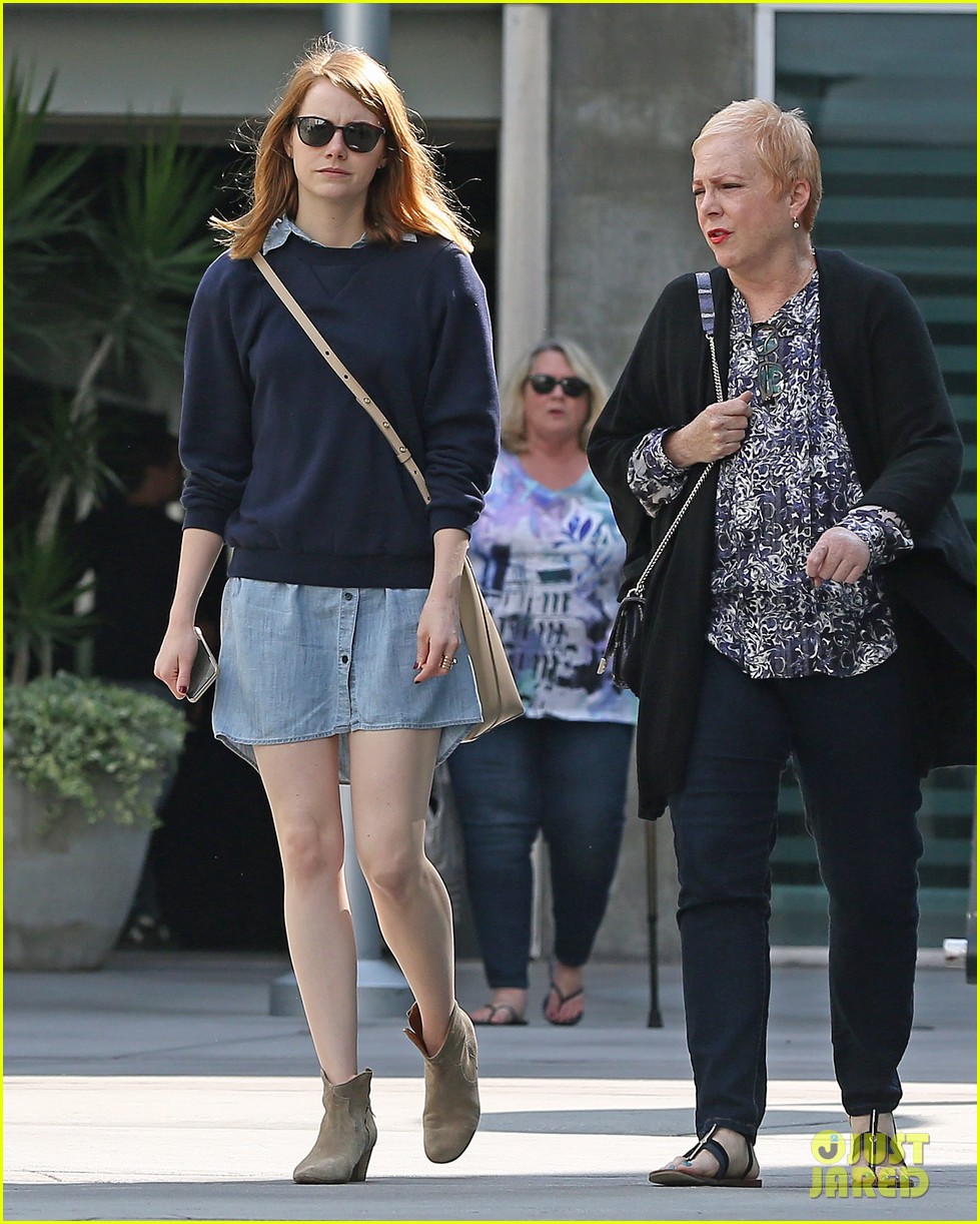 emma stone mom have a movie date 01