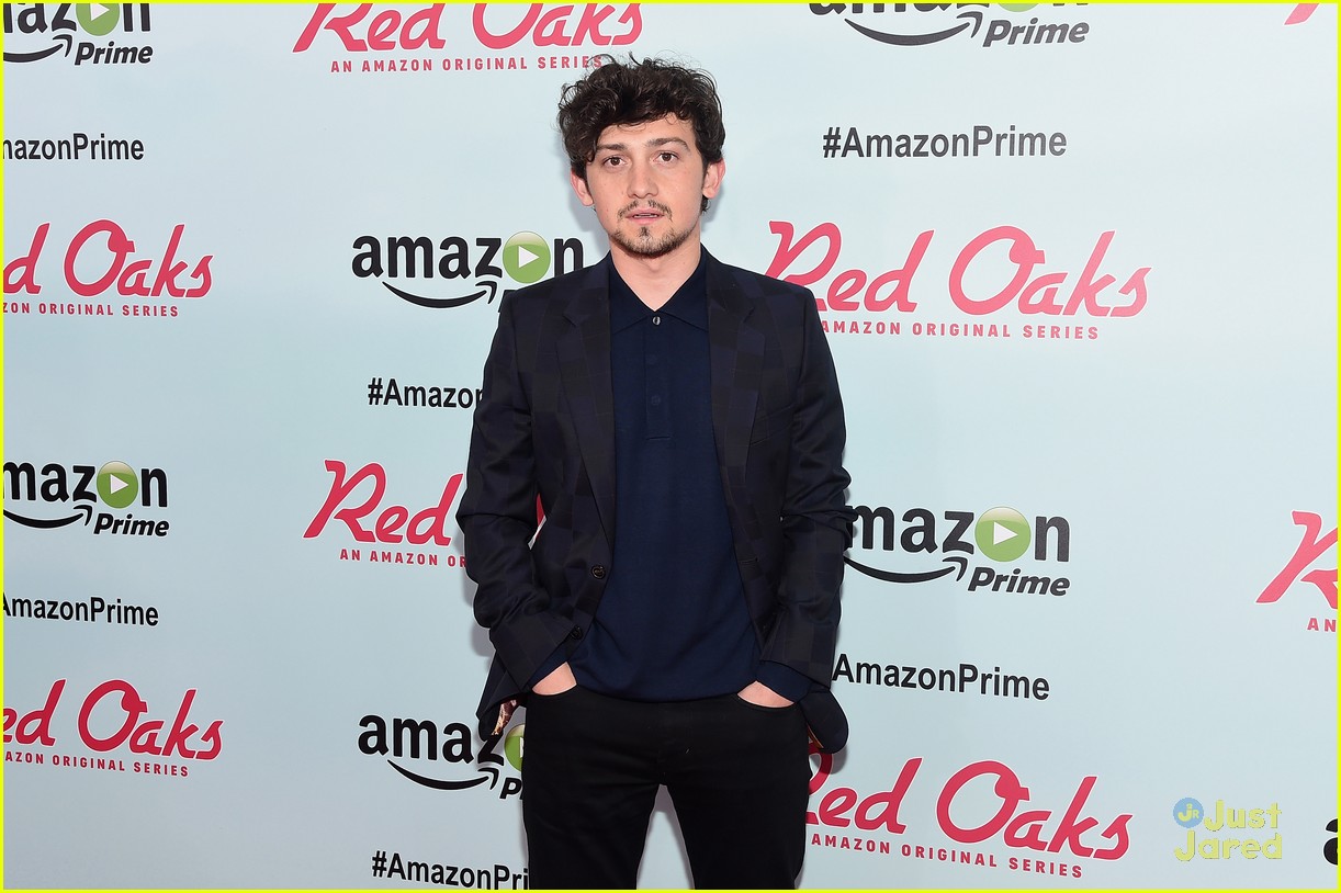 gage golightly craig roberts red oaks premiere nyc 01