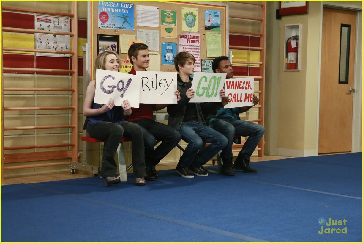 riley try out cheer team girl meets world stills 04