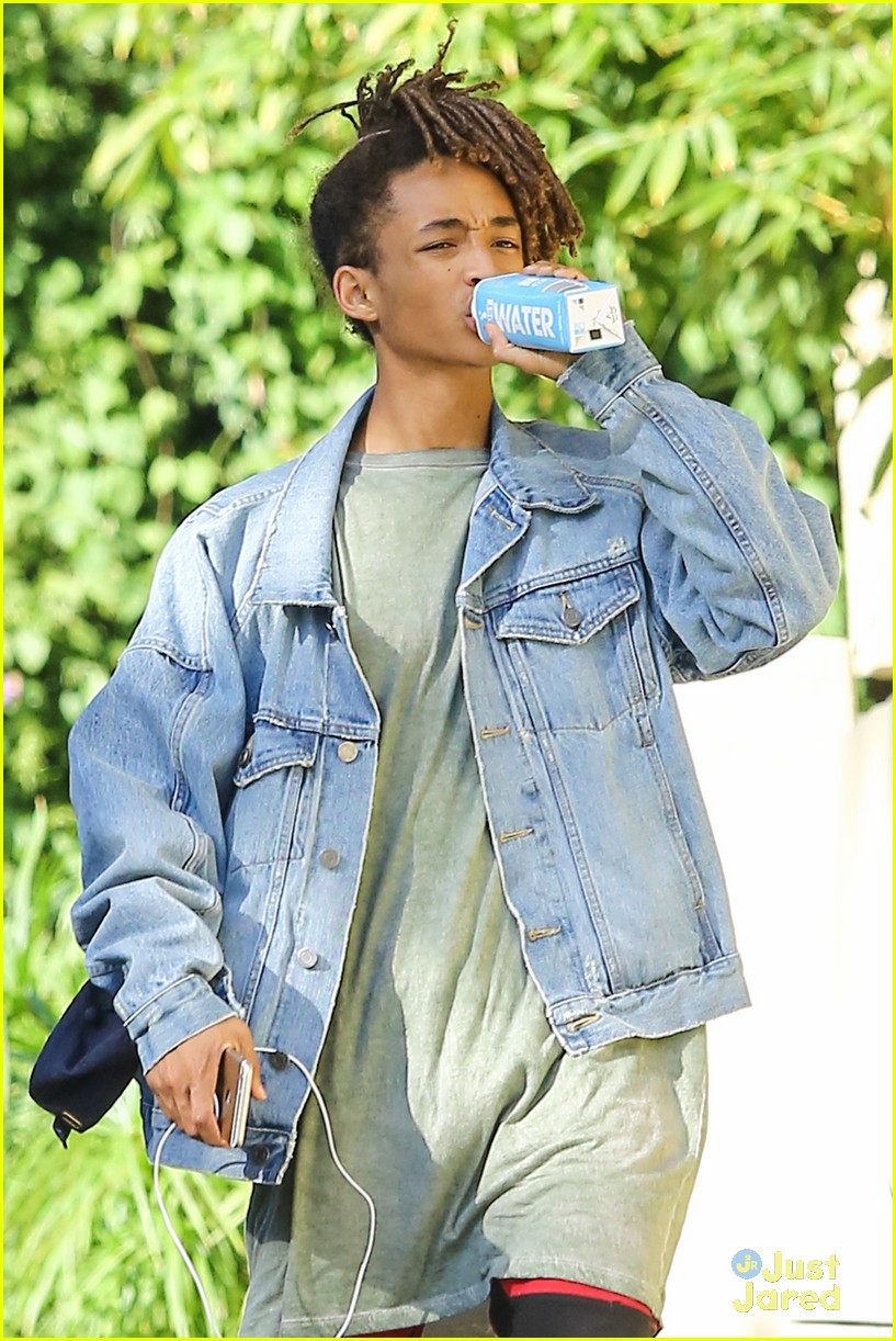 jaden smith chuggs water from box 01