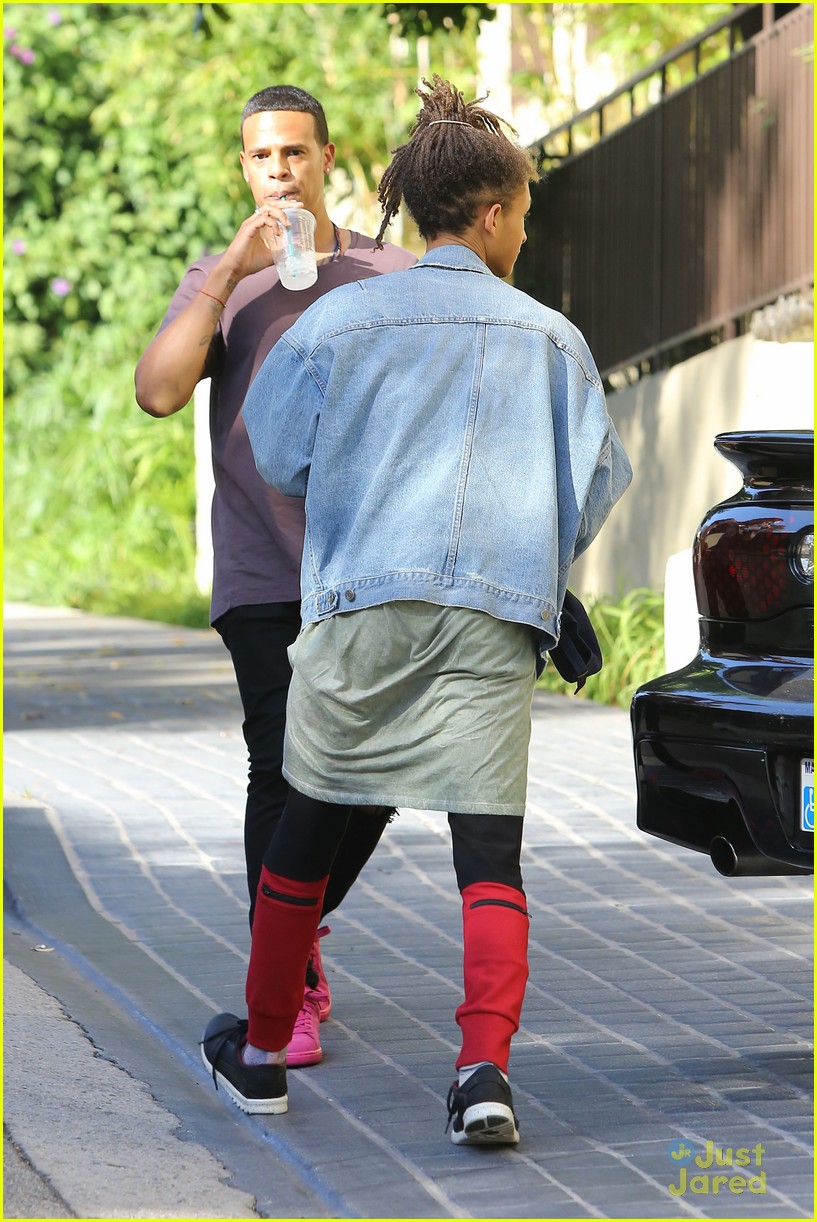 jaden smith chuggs water from box 16