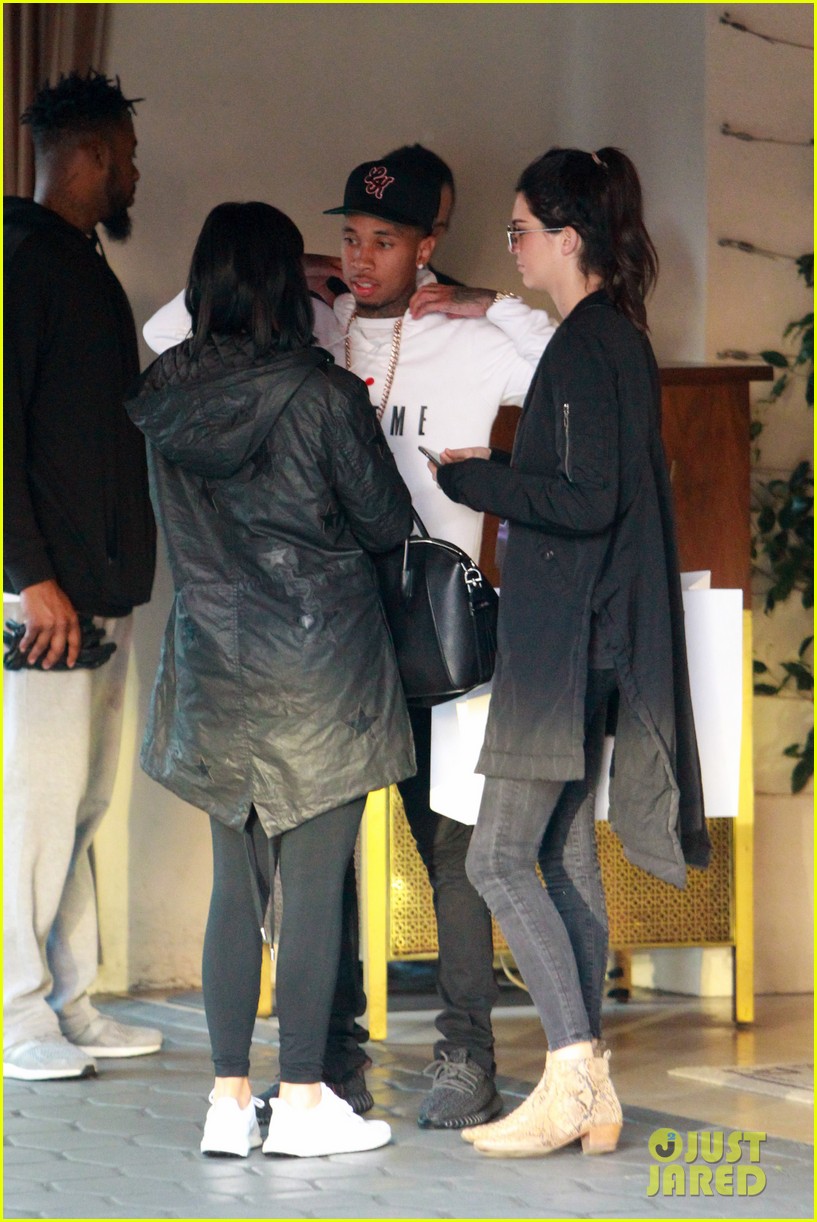 kendall jenner plays third wheel with kylie tyga 24