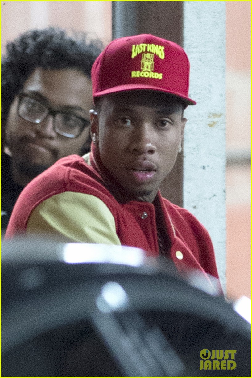 kylie jenner works on a music video with tyga 04