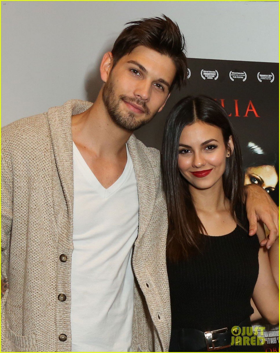 victoria justice supports eye candy co star ryan cooper at julia screening 03
