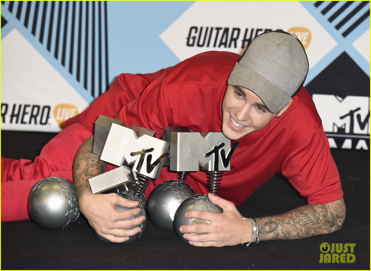 justin bieber wins most emas of all time 12