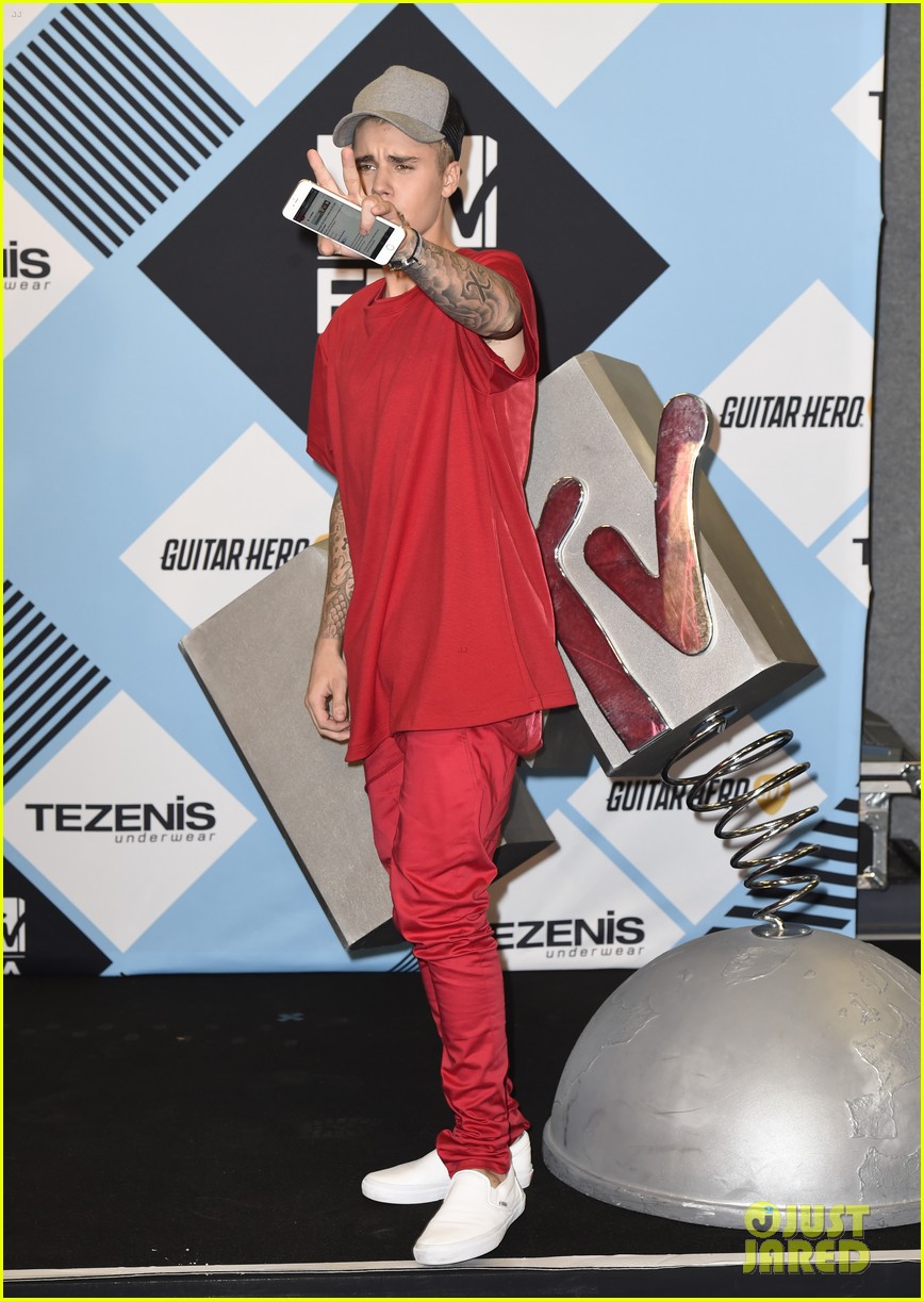 justin bieber wins most emas of all time 21