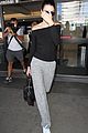 kendall jenner face hide lax arrival 02