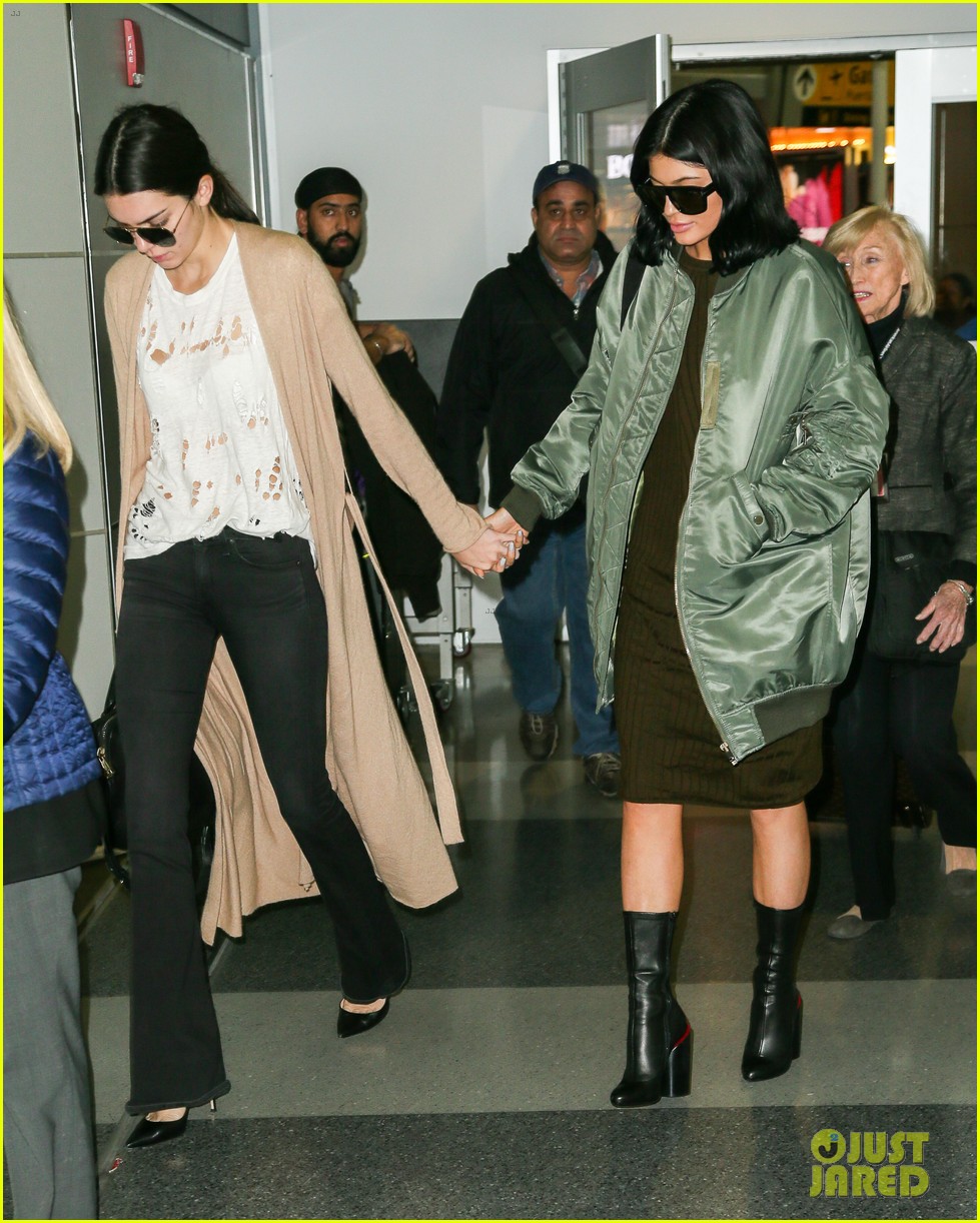 kendall kylie jenner hold hands nyc 01