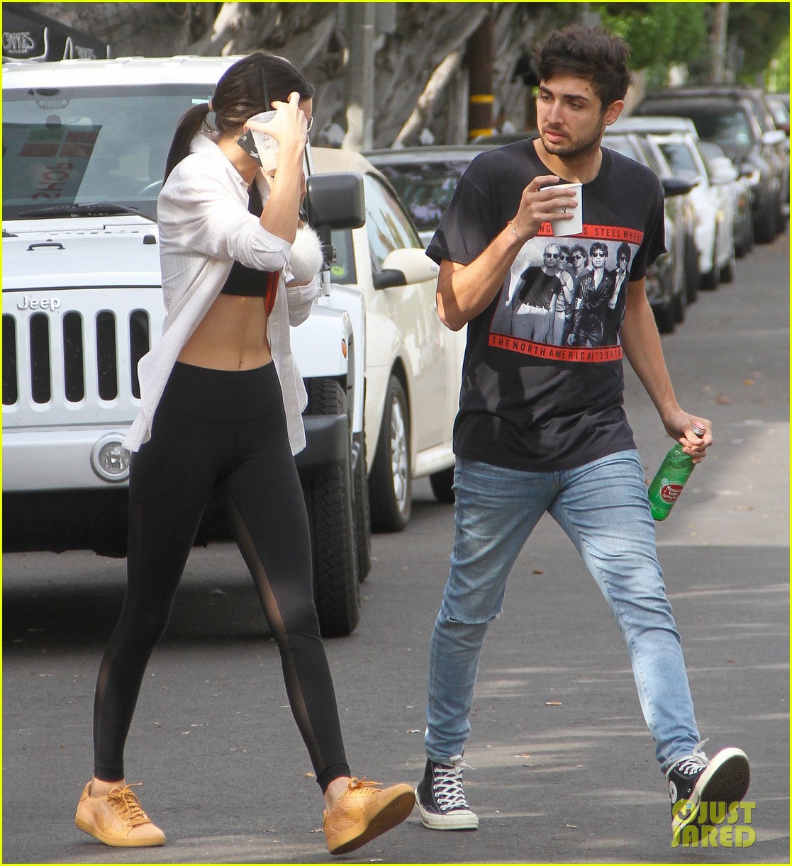kendall kylie jenner hold hands nyc 08