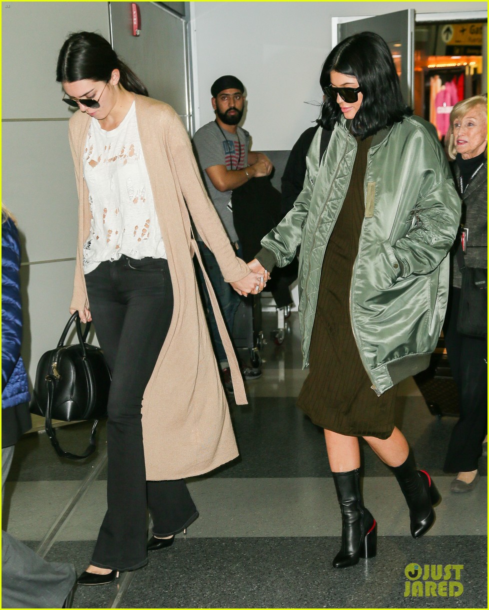 kendall kylie jenner hold hands nyc 12