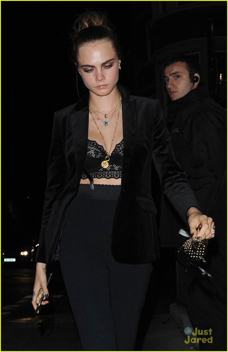 cara delevingne kendall jenner lace masquerade party poppy 10