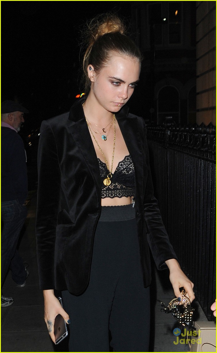 cara delevingne kendall jenner lace masquerade party poppy 16