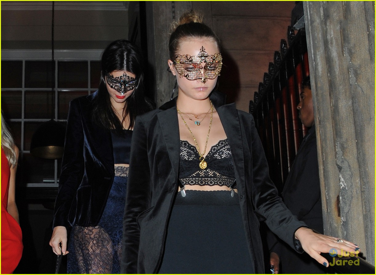 cara delevingne kendall jenner lace masquerade party poppy 32