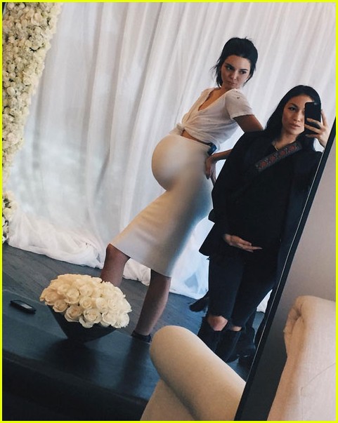kendall jenner wears fake baby bump 02