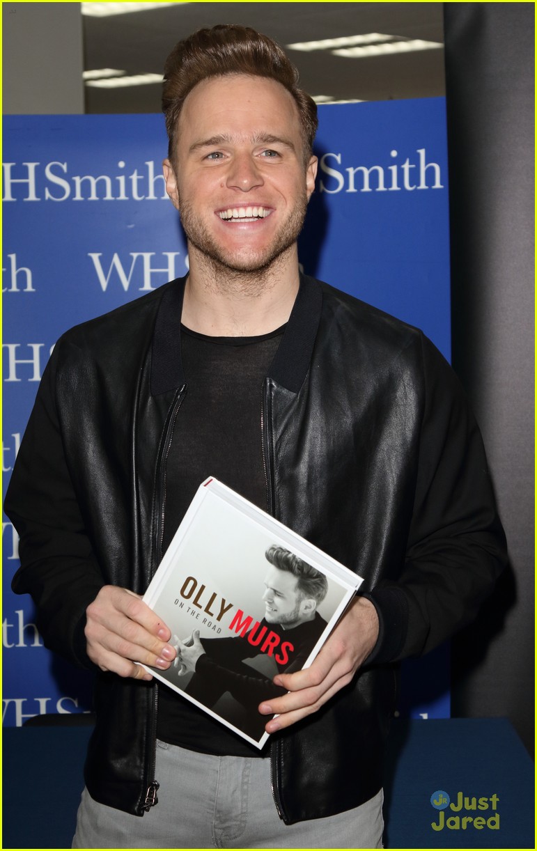 olly murs book signing event milton keynes 08