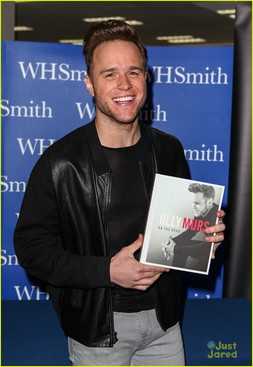olly murs book signing event milton keynes 14