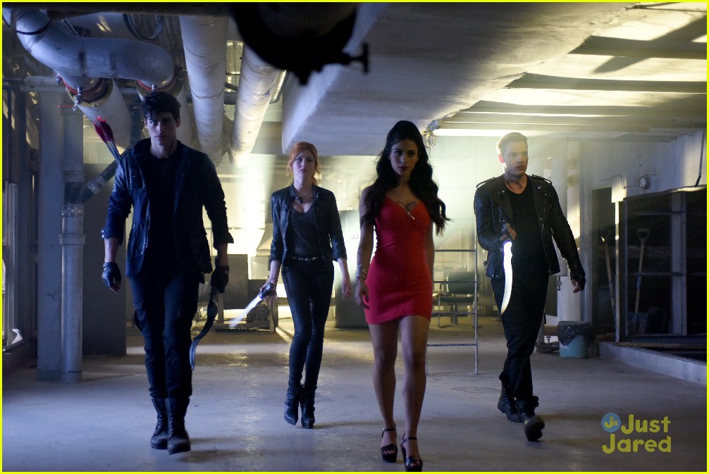 first look shadowhunters series new pics 02