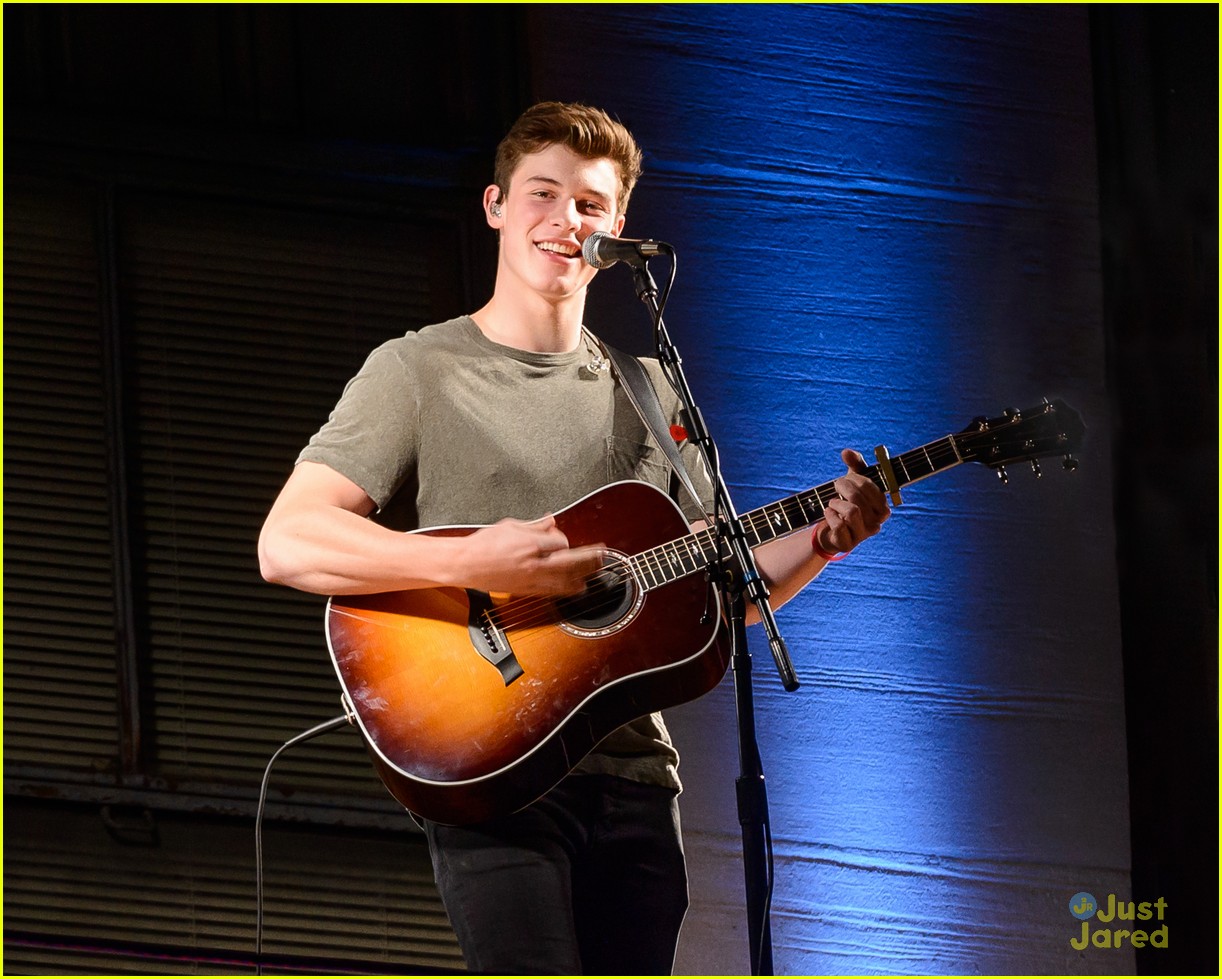 shawn mendes pop up radio city marquee 06