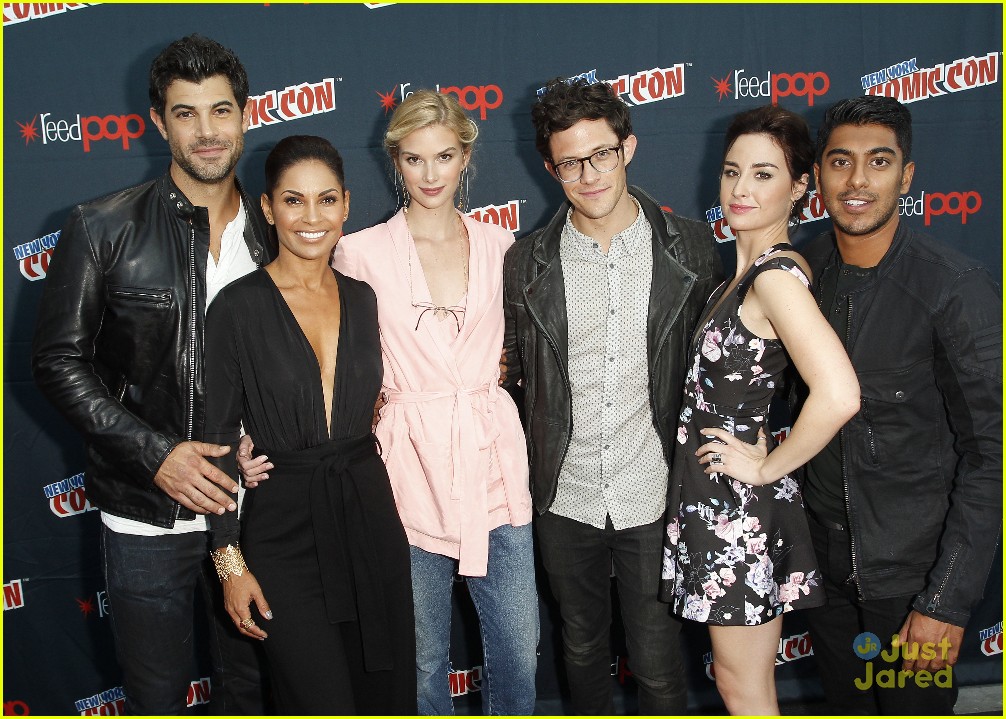 stitchers cast nycc panel signing events 03