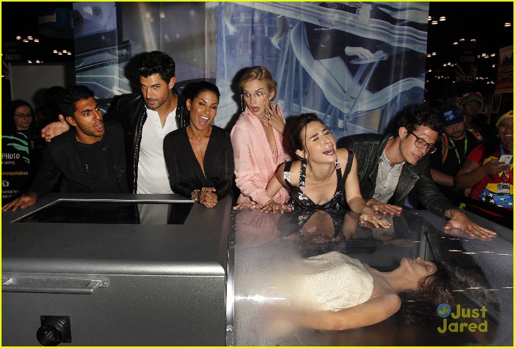 stitchers cast nycc panel signing events 05