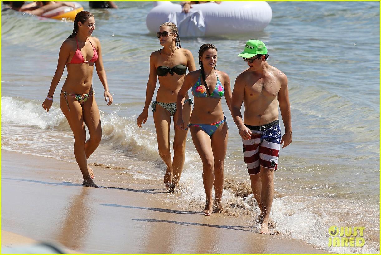 miles teller girlfriend keleigh sperry flaunt hot beach bodies 24