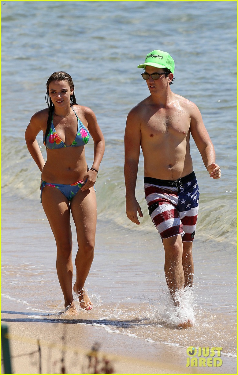 miles teller girlfriend keleigh sperry flaunt hot beach bodies 25