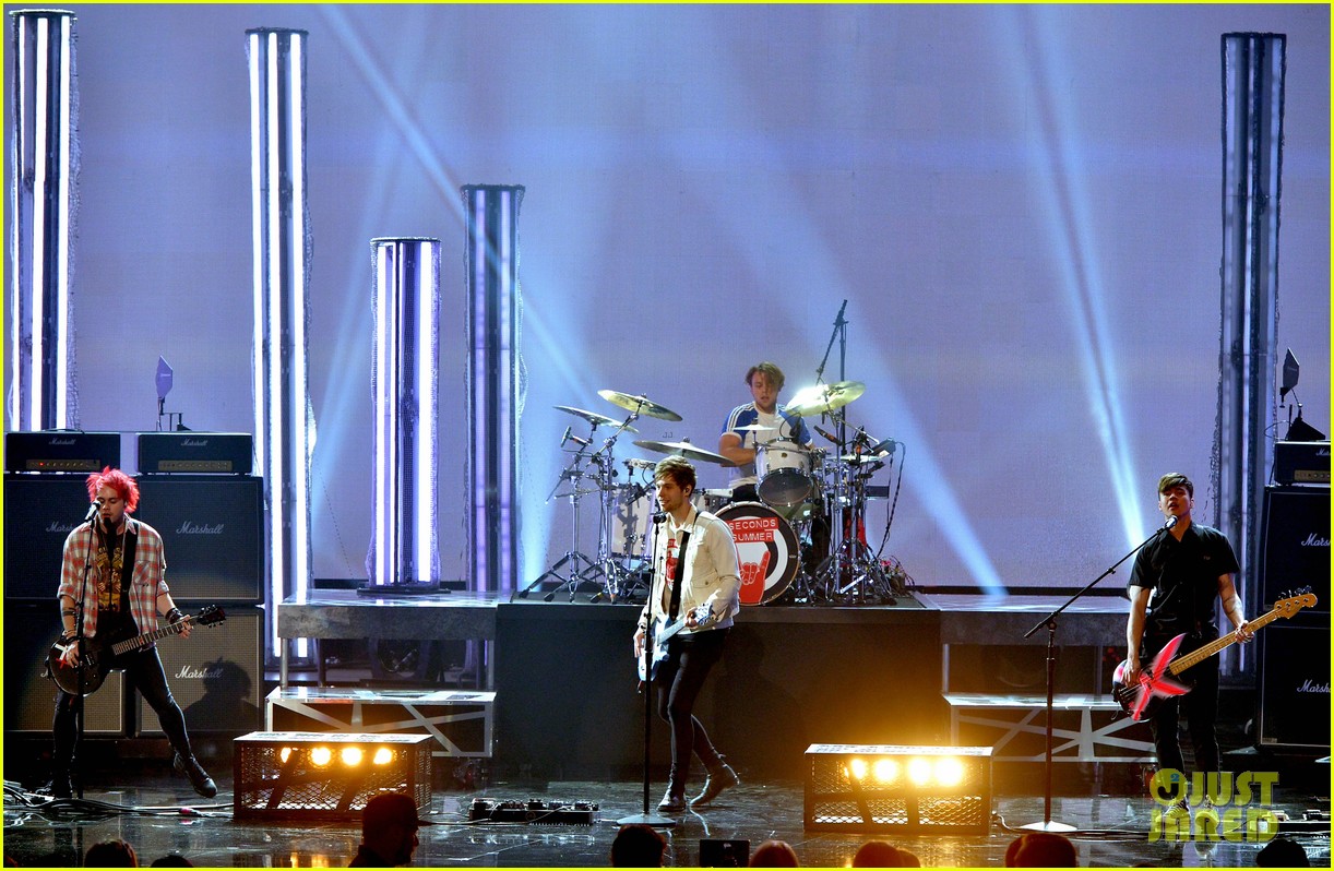 5 seconds of summer 2015 amas 14