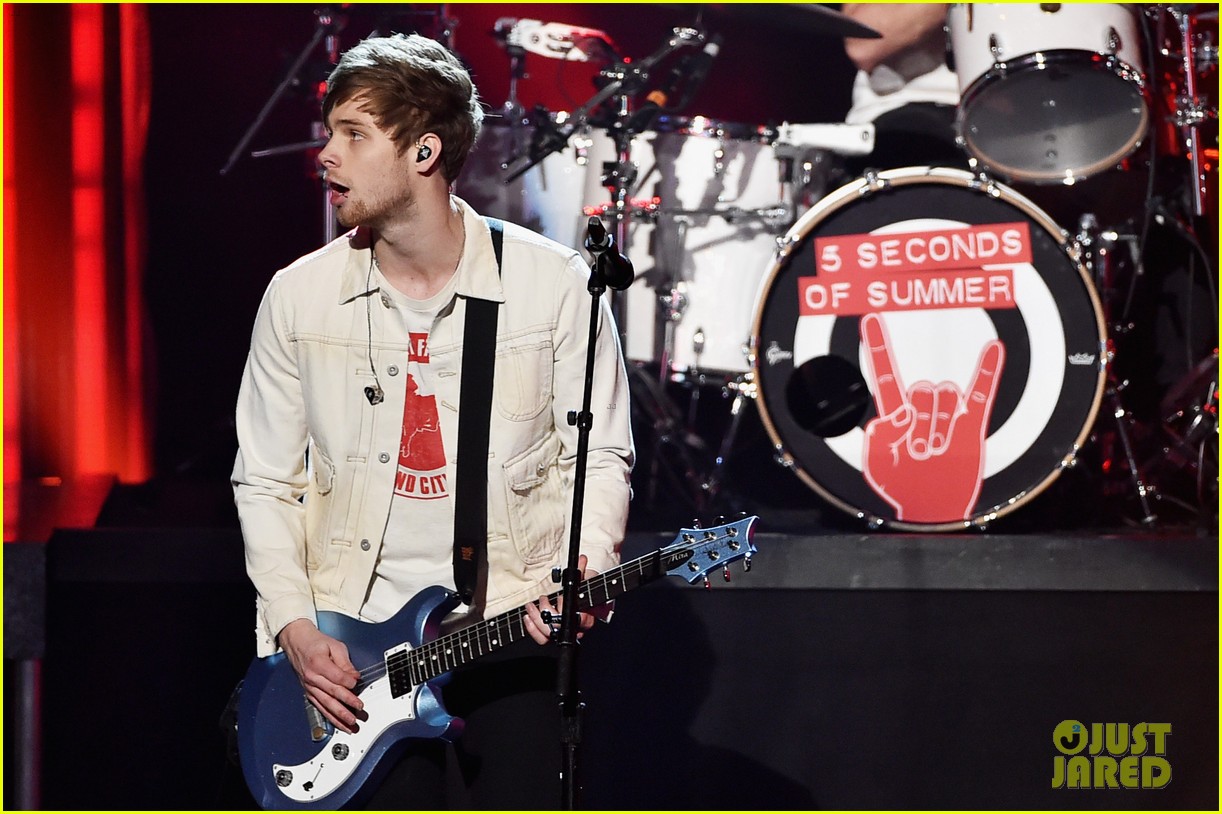 5 seconds of summer 2015 amas 16