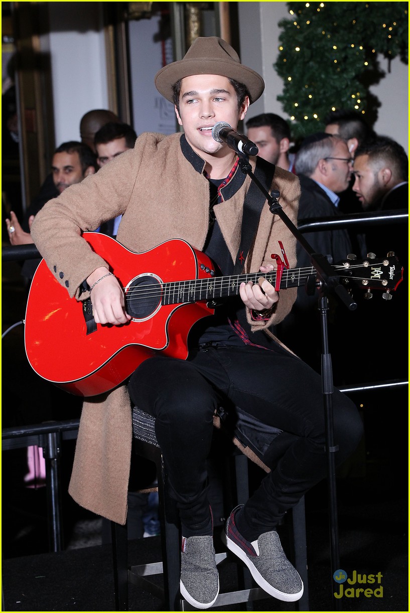 austin mahone lord taylor window unveiling concert 01