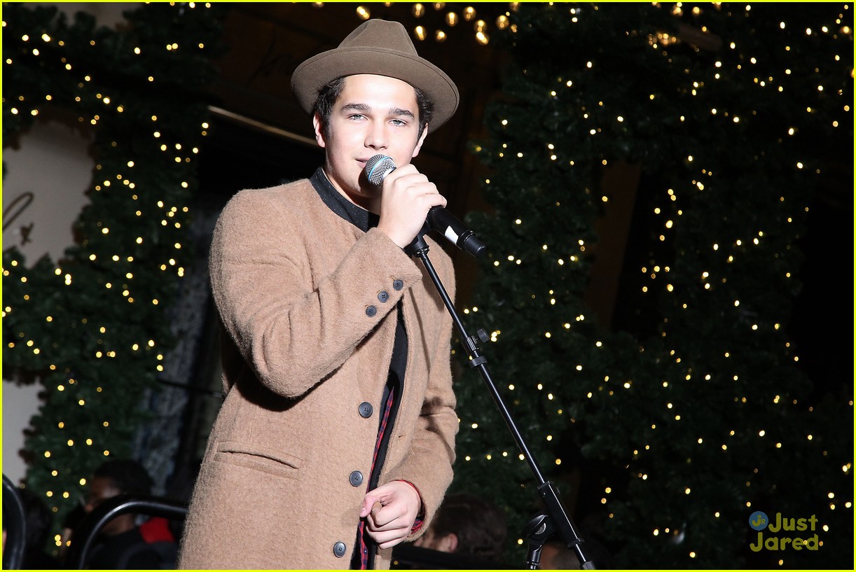 austin mahone lord taylor window unveiling concert 02